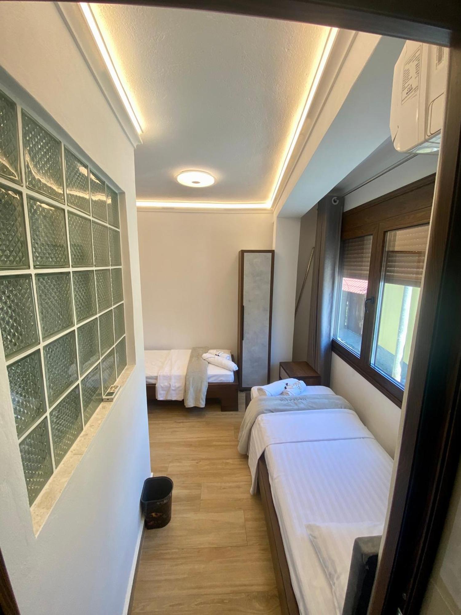 Vila Fatos Qama Berat Exterior foto